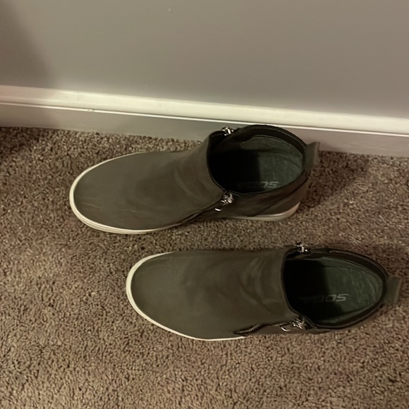 grey platformed side zip booties - Picture 2 of 3